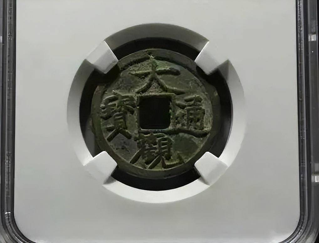 入手裸币<strong></p>
<p>币神</strong>，还是评级币？从几个优，缺点对比一下