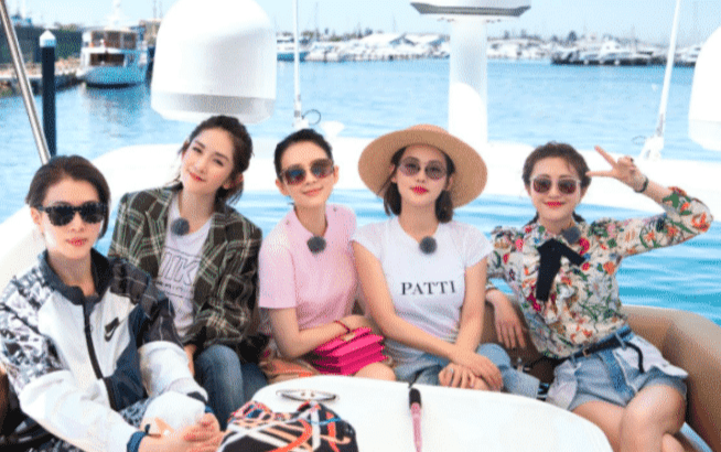 谢娜“借3万澳元还3万网民币”<strong></p>
<p>利币网</strong>，从社交看出，她是假抠门真仗义