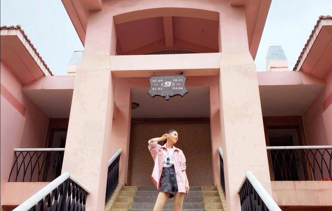 《姐姐》宿舍背景曝光<strong></p>
<p>麦币网</strong>，是当地奢华酒店，最贵房间8888网民币一晚