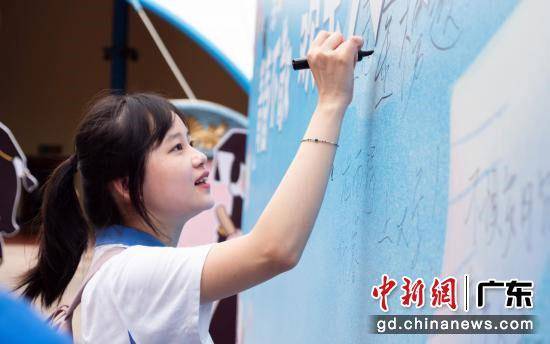 青春不散场<strong></p>
<p>欢乐币</strong>，深圳欢乐谷“欢乐毕业季”欢乐再见