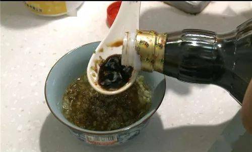 白切鸡的五星大厨秘制法<strong></p>
<p>白币网</strong>！选材到蘸料一网打尽！