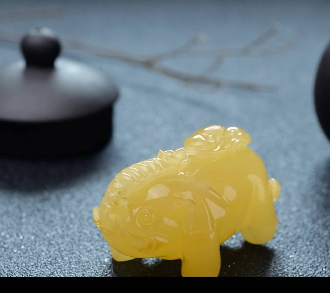 蜜蜡价格贵不贵<strong></p>
<p>今日银价多少钱一克</strong>？蜜蜡多少钱一克？