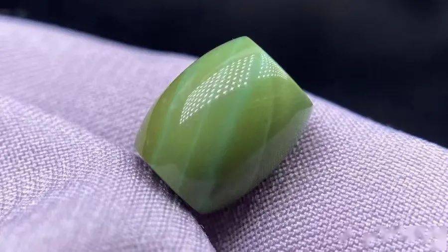 绿松石多少钱一克？这些问题没搞懂<strong></p>
<p>今日银价多少钱一克</strong>，就别玩绿松了！