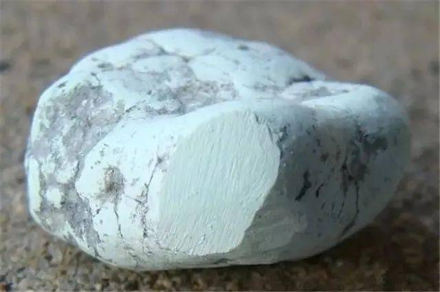 绿松石多少钱一克？这些问题没搞懂<strong></p>
<p>今日银价多少钱一克</strong>，就别玩绿松了！