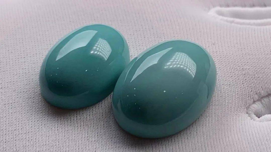 绿松石多少钱一克？这些问题没搞懂<strong></p>
<p>今日银价多少钱一克</strong>，就别玩绿松了！