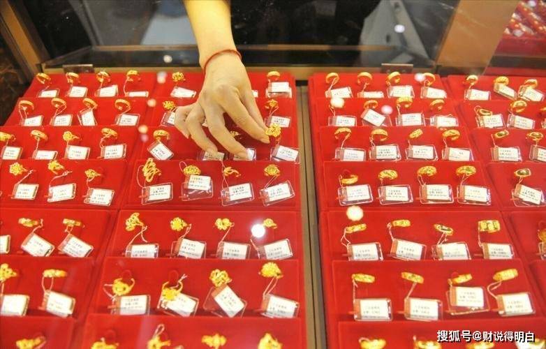 金店里黄金多少钱一克<strong></p>
<p>今日银价多少钱一克</strong>？我以后都不需要再关注