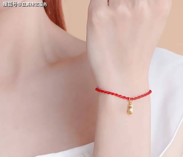 黄金首饰多少钱一克<strong></p>
<p>今日银价多少钱一克</strong>？怎么买黄金首饰更加便宜呢？