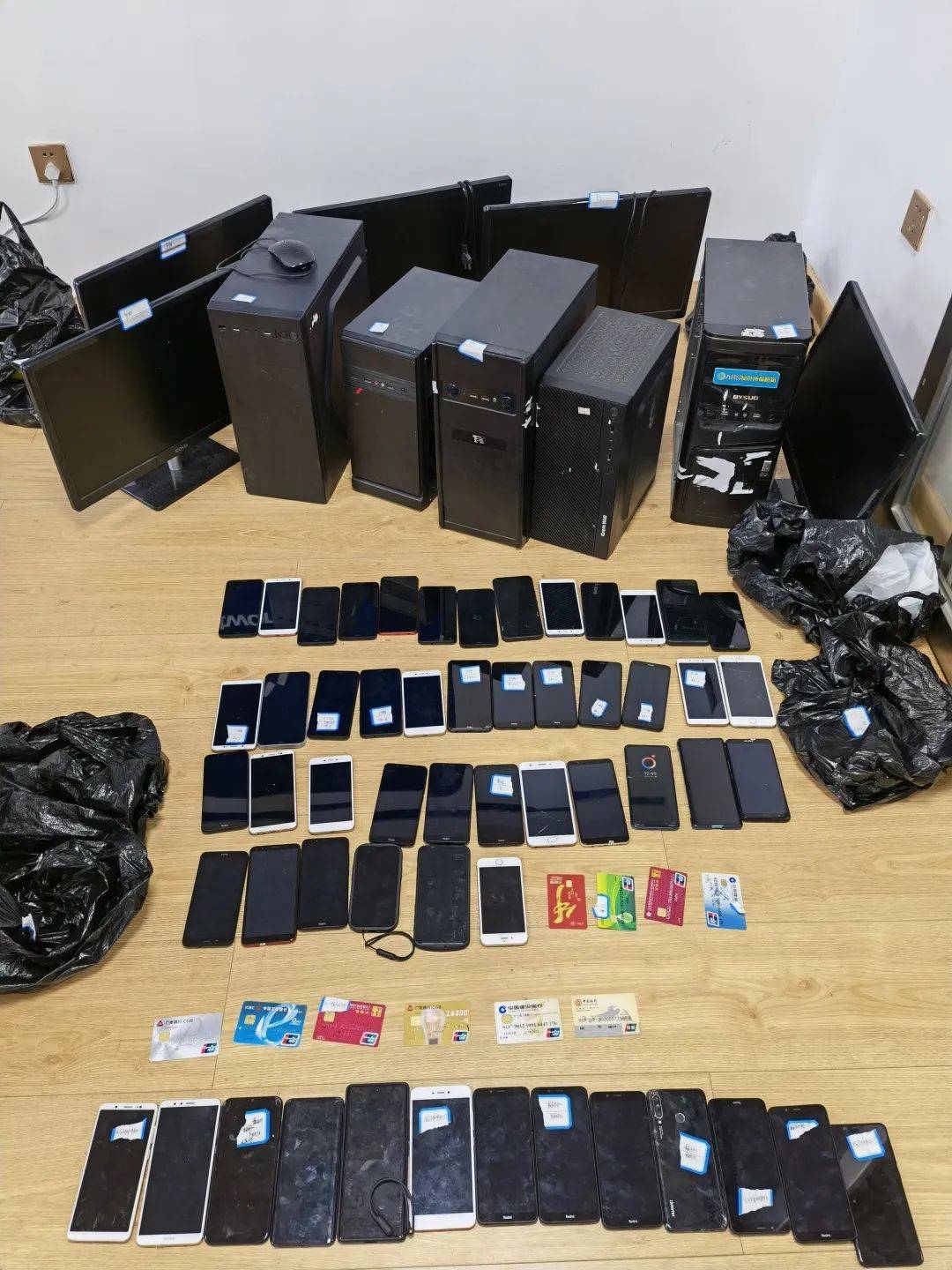 虚假股票理财诈骗千万 藏身居民小区全部落网<strong></p>
<p>股票理财</strong>！冷水滩公安捣毁一电信诈骗窝点