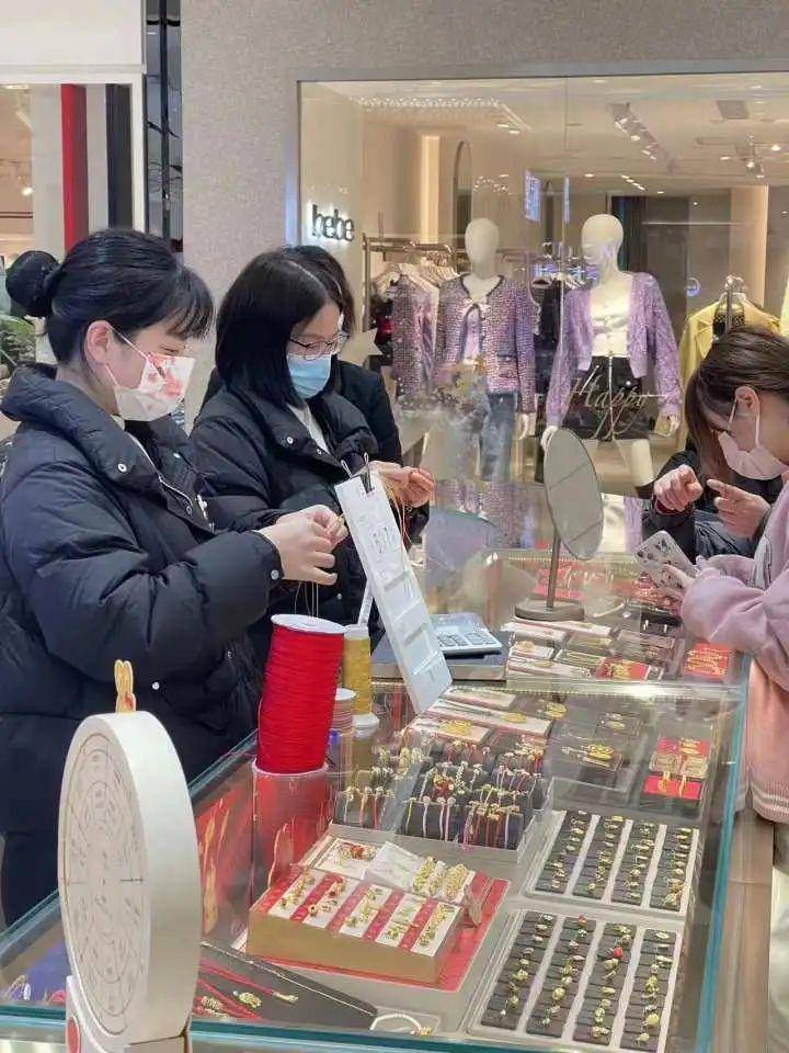 价格狂飙！不到一个月<strong></p>
<p>建行纸黄金</strong>，杭州有人赚了1.6万！现在入手香吗？