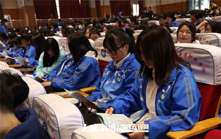 普定公安联合多部门开展反诈宣传进校园活动