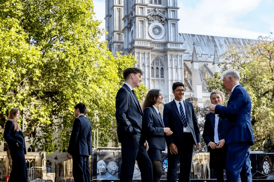 英国学区房合集|55万英镑投资可拿英国永居<strong></p>
<p>校币</strong>！不到400万人民币入住乔治小王子同款学区！46万英镑即可拥有顶级私校七橡树学区房！