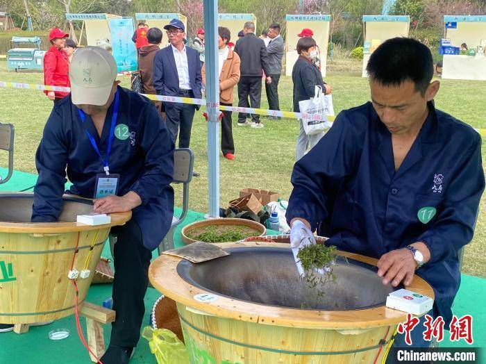 杭州市第五届龙井茶手工炒制技能大赛举行