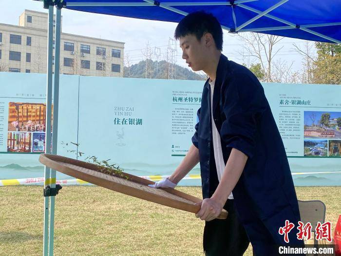 杭州市第五届龙井茶手工炒制技能大赛举行