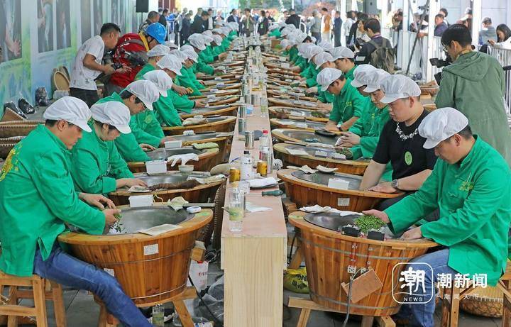 杭州西湖龙井茶炒茶王大赛开赛 年轻炒茶人逐年增加