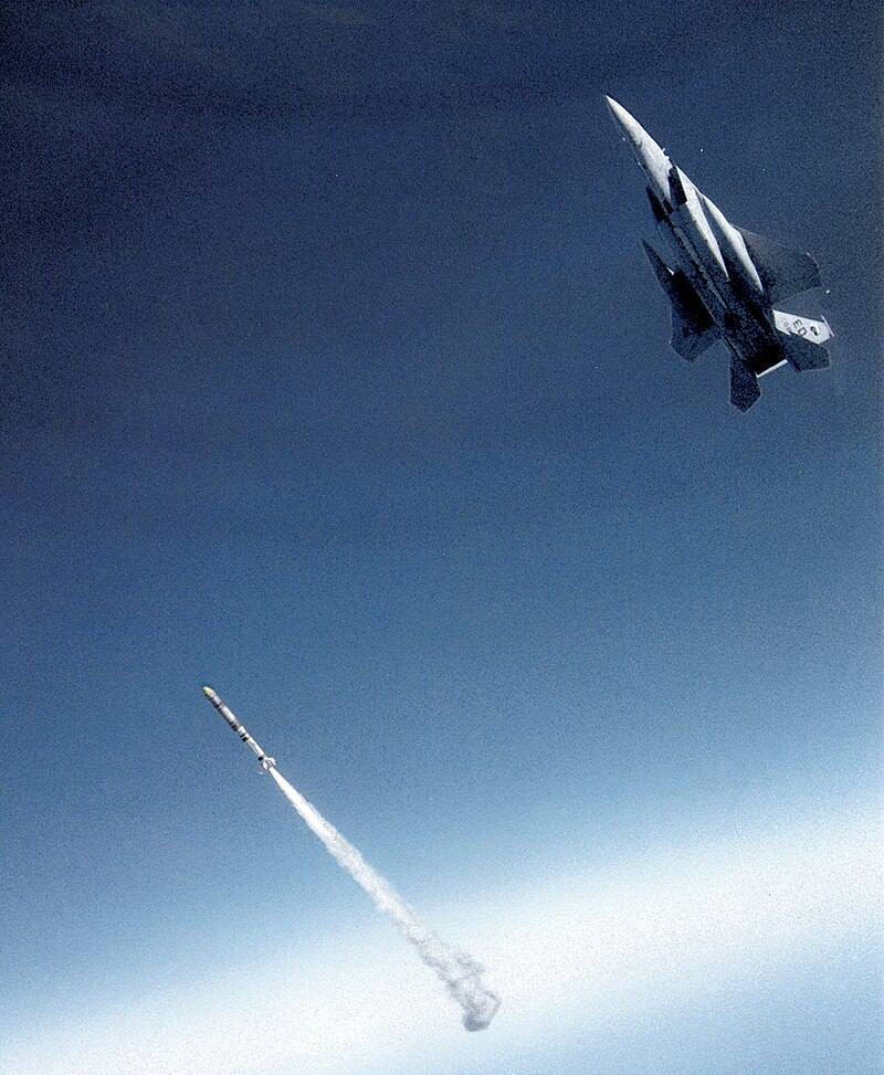 为鼓吹美国太空军事化<strong></p>
<p>美国炒币</strong>，美媒再炒中美太空战威胁