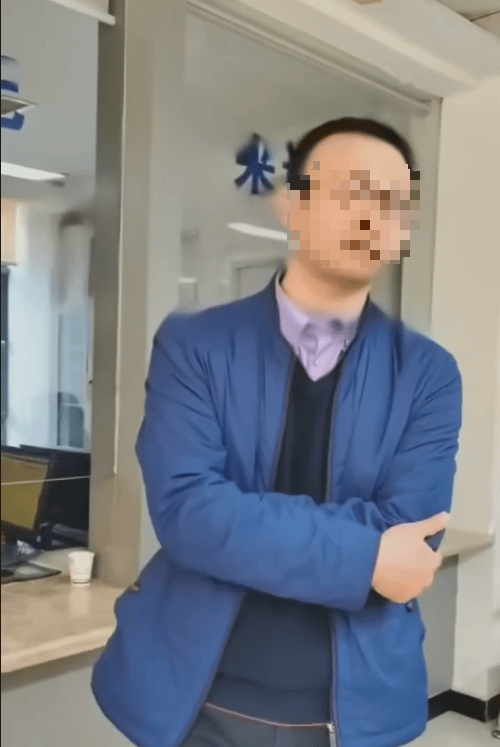 陕西一副局长为躲信访<strong></p>
<p>币圈基本知识</strong>，厕所跳窗逃走？回应→