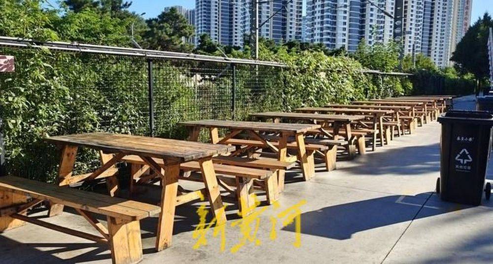 秦皇岛一网红夜市被指违规占用规划绿地却经营4年之久<strong></p>
<p>优宝币价格</strong>，当地回应：无审批手续 | 刚调查