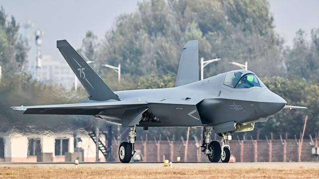 歼-35A正式官宣<strong></p>
<p>交易系统网站</strong>，命名格式意味深长：航母新舰载机上舰指日可待？