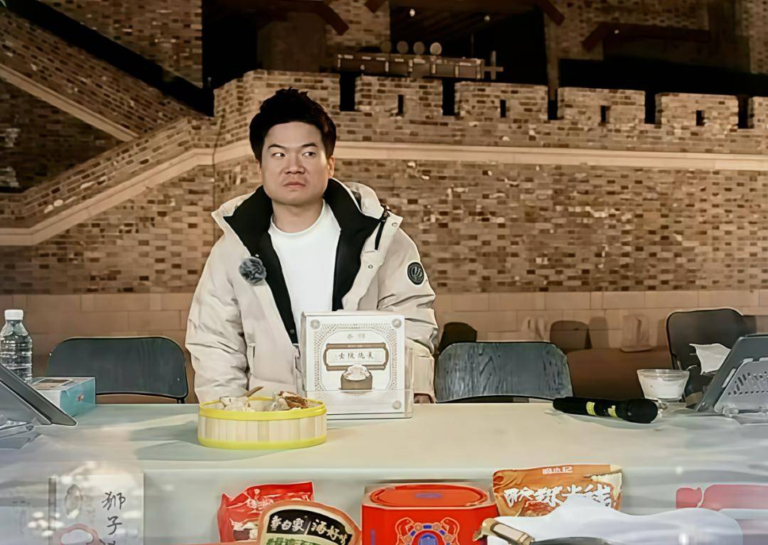 董宇辉：蒸裂开的包子<strong></p>
<p>2018年币圈</strong>，露馅了