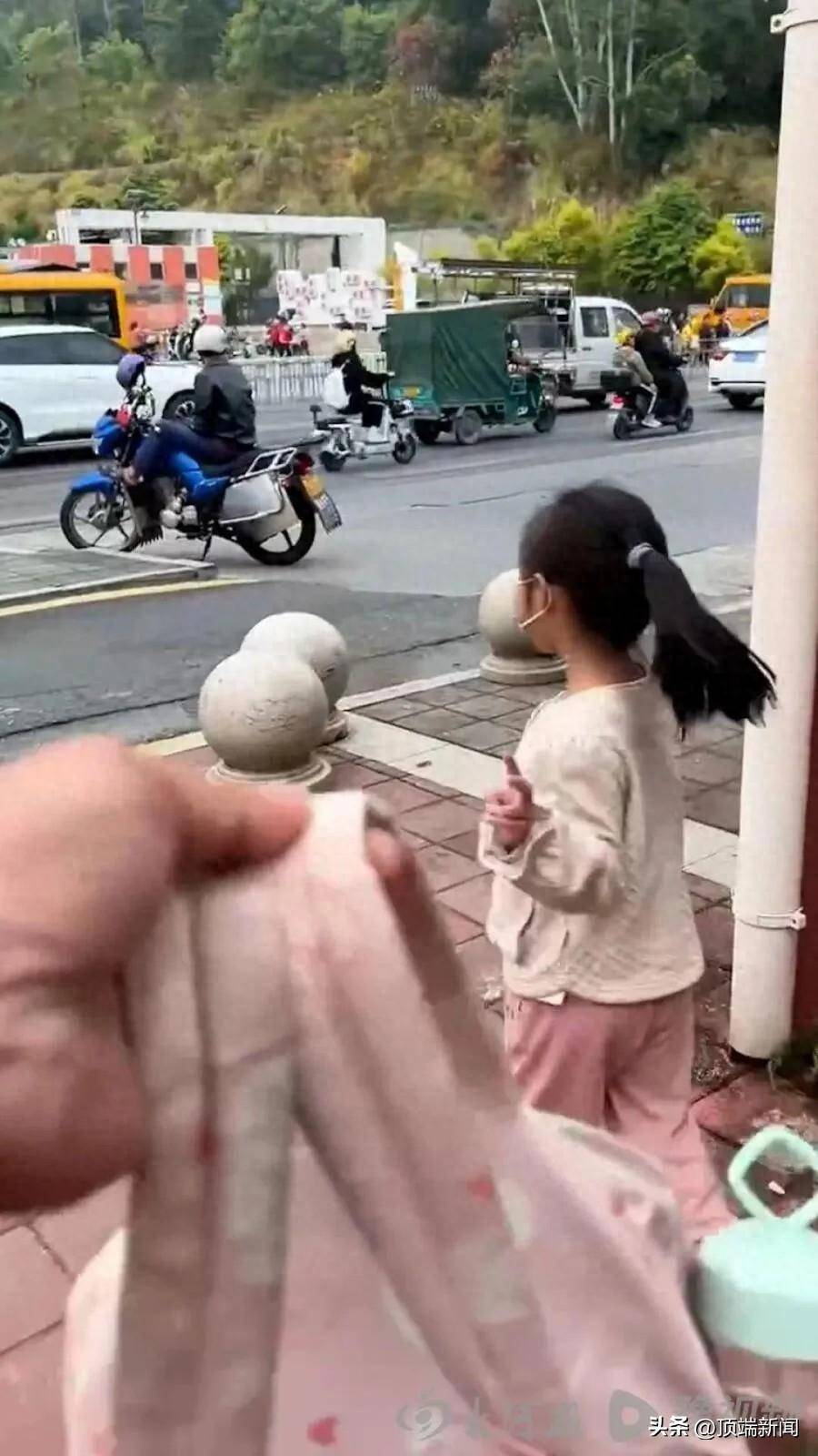 被泼开水女童返校书包现恐吓信：“再发视频<strong></p>
<p>千倍币</strong>，要你全家不好过”