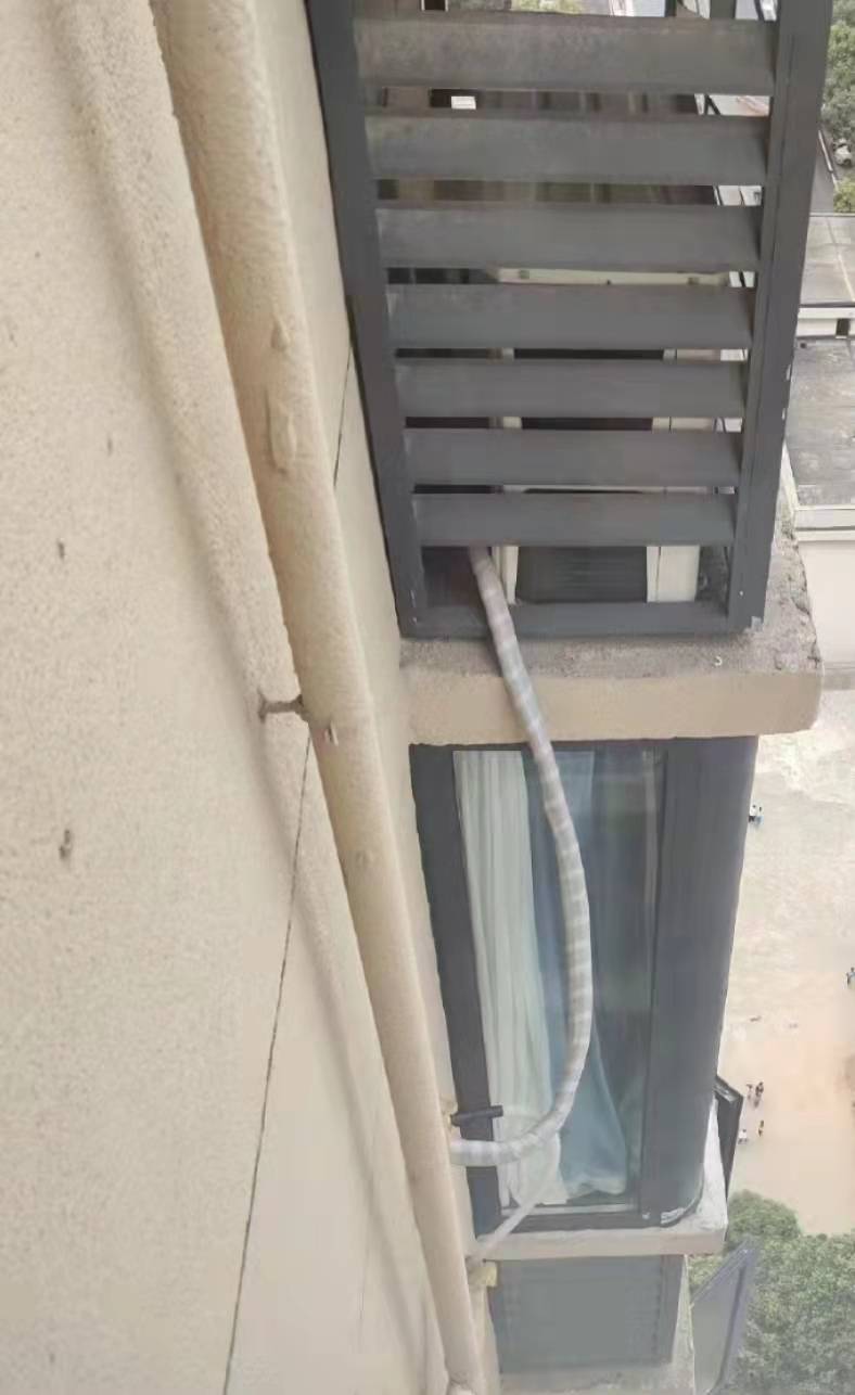 空调机位被楼下邻居占用<strong></p>
<p>吉链币</strong>，娄底女业主无法入住起诉索赔11万！邻居：我的也被占了