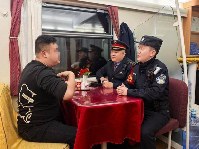 列车上一醉酒“纹身哥”突然对乘警说“我是逃犯”<strong></p>
<p>币圈问答</strong>，乘警一查：不，你不是！