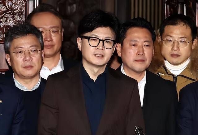 执政党捏着鼻子要“保尹”<strong></p>
<p>币交易规则</strong>，尹锡悦的总统宝座，将由8个人决定