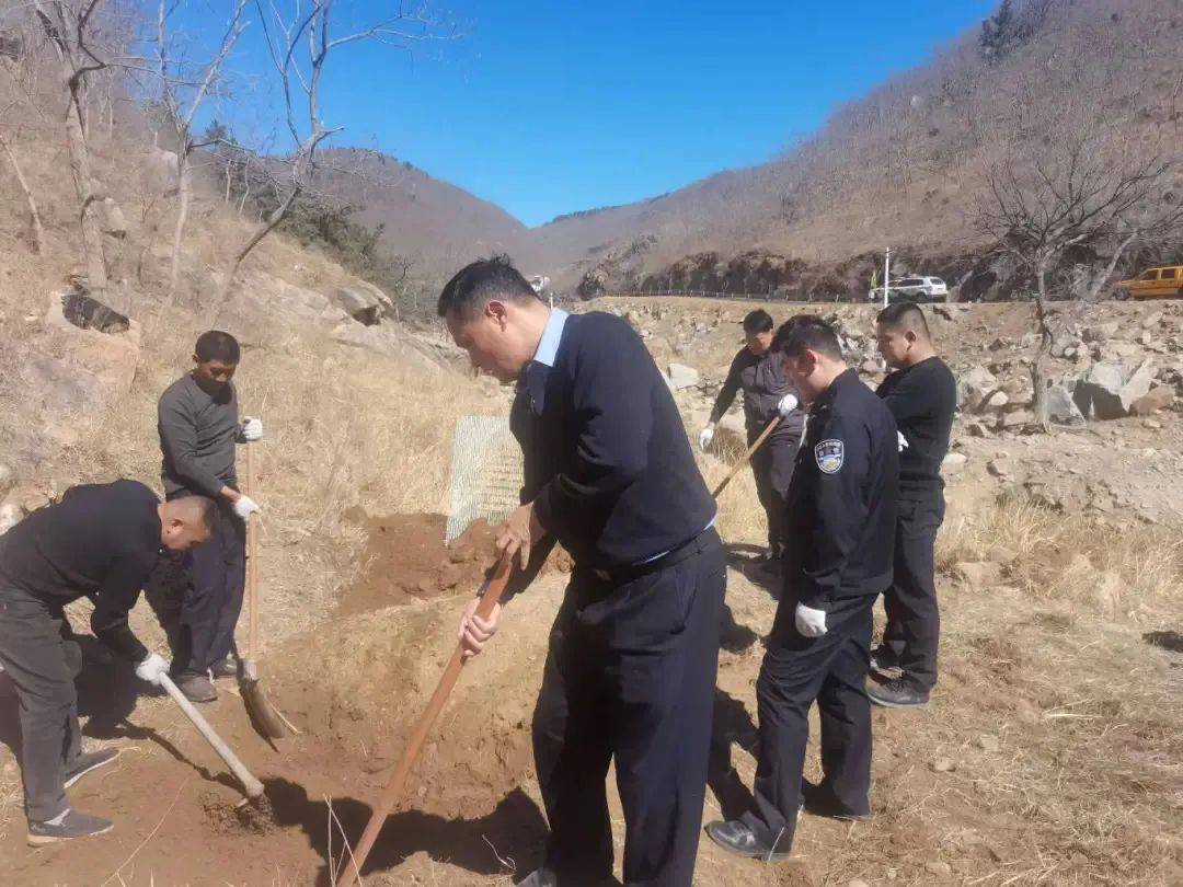 重检尸体确定尸源<strong></p>
<p>王莽币种类</strong>，山东警方破获18年前命案，一对男女被抓