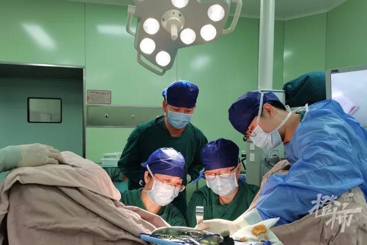 “我肚子里有个东西<strong></p>
<p>靠谱的币圈论坛</strong>，是活的！”浙江78岁奶奶一句话惊呆众人