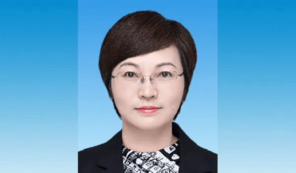 谭萍<strong></p>
<p>瑞郎币交易</strong>，已任广东省妇联党组书记！毕业后从宾馆前台接待员做起，曾在机场工作20多年