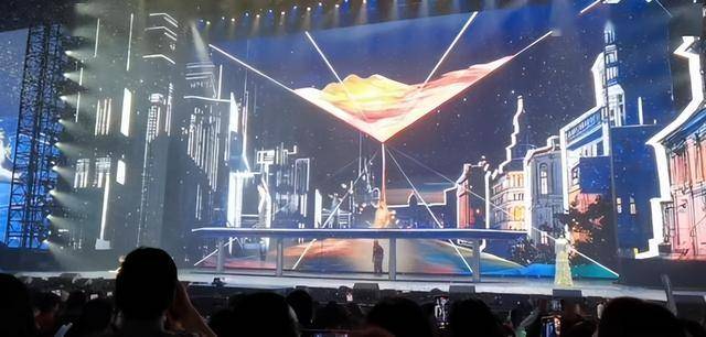 刘德华演唱会实录：表演滑跪失败<strong></p>
<p>缅币兑换</strong>，甄子丹舒淇任达华台下蹦迪