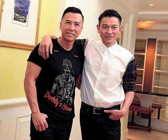 刘德华演唱会实录：表演滑跪失败<strong></p>
<p>缅币兑换</strong>，甄子丹舒淇任达华台下蹦迪