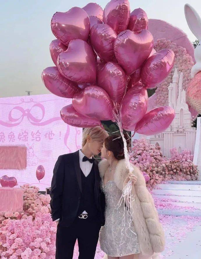 热搜第一<strong></p>
<p>瑞郎币操作</strong>！鹿哈在湖南向女友求婚成功
