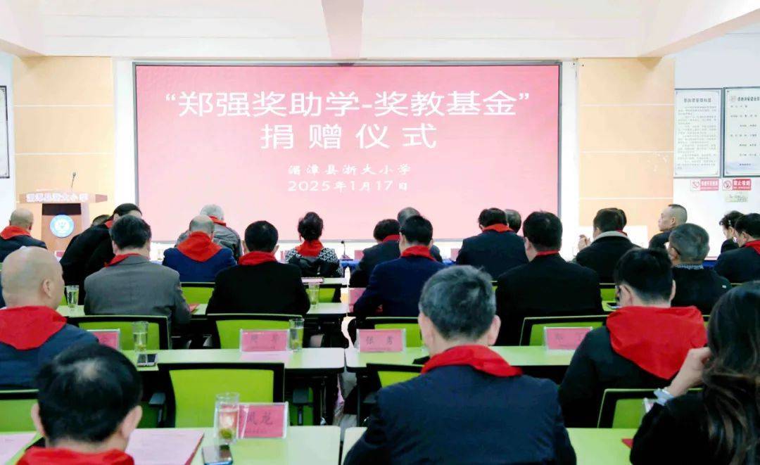 “网红教授”郑强重回贵州<strong></p>
<p>5行币</strong>，“郑强奖助学-奖教基金”已获捐赠416万余元