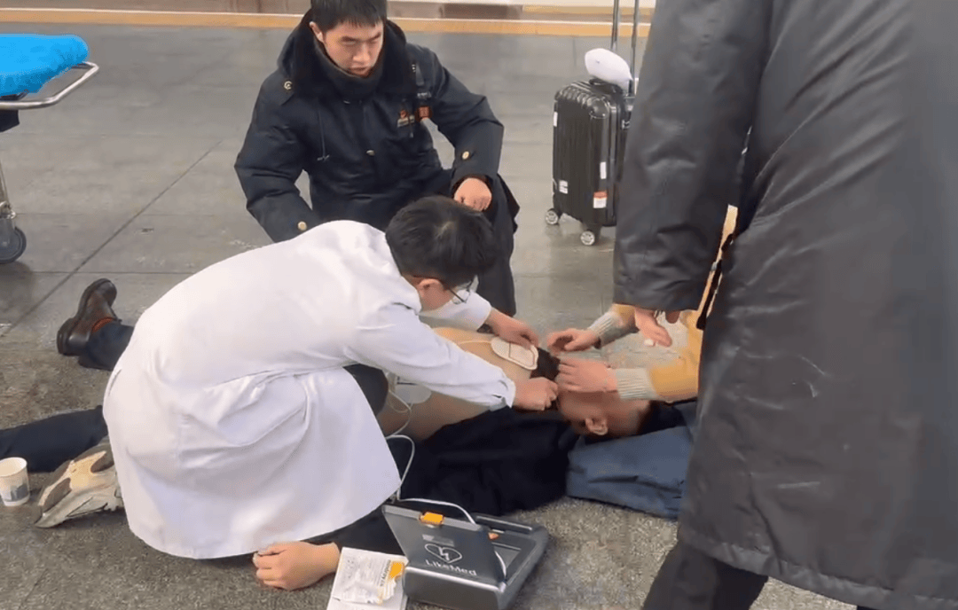 男子在长沙南站心脏骤停晕倒<strong></p>
<p>币虎全球</strong>，醒来后第一句话：要赶去上班！