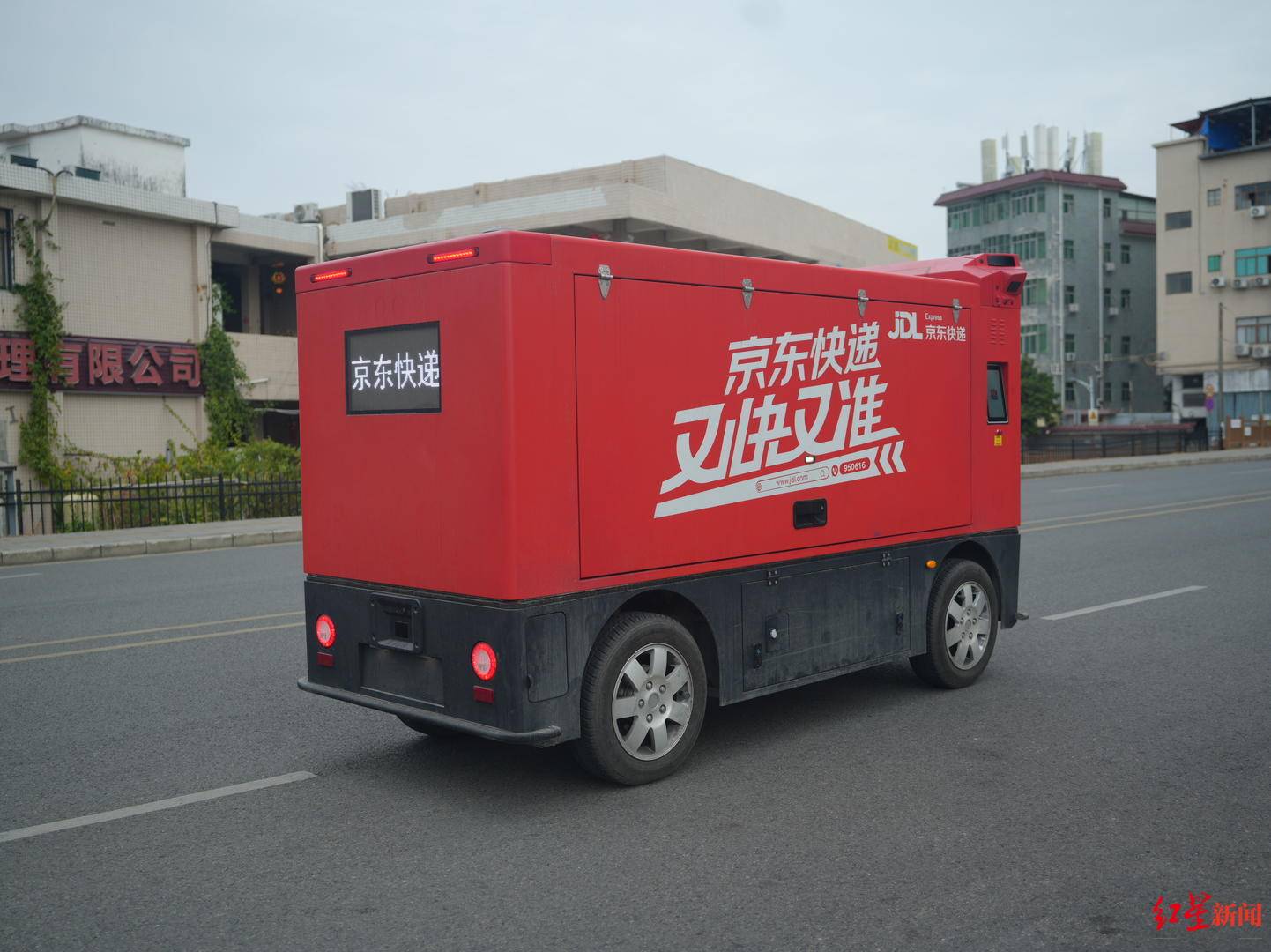 成都无人配送车越来越多：快递员不怕“抢饭碗”<strong></p>
<p>炒币搬砖</strong>，路权成普及关键