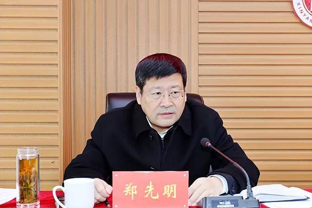 郑先明<strong></p>
<p>炒币搬砖</strong>，主动投案