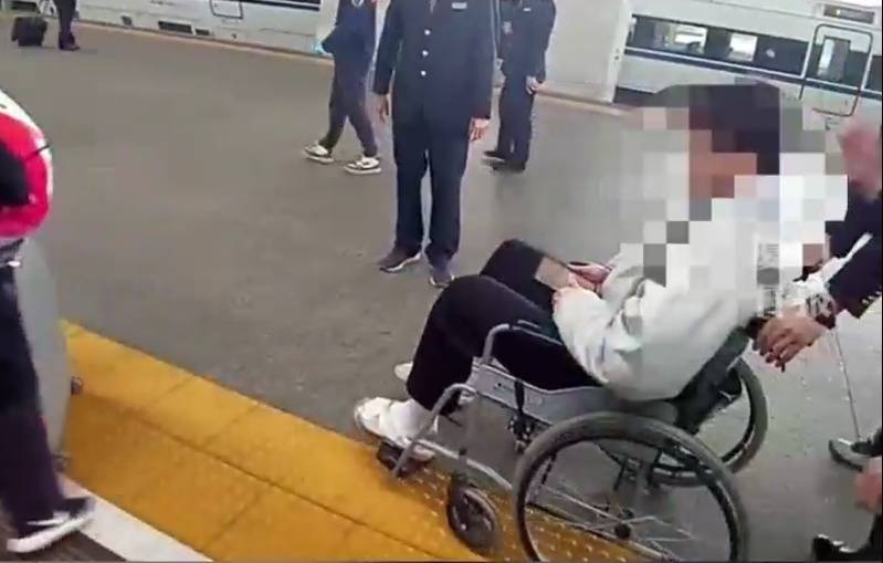 “救命<strong></p>
<p>炒币网钱包</strong>，我不想死”！厦门北站，D131次列车突发！