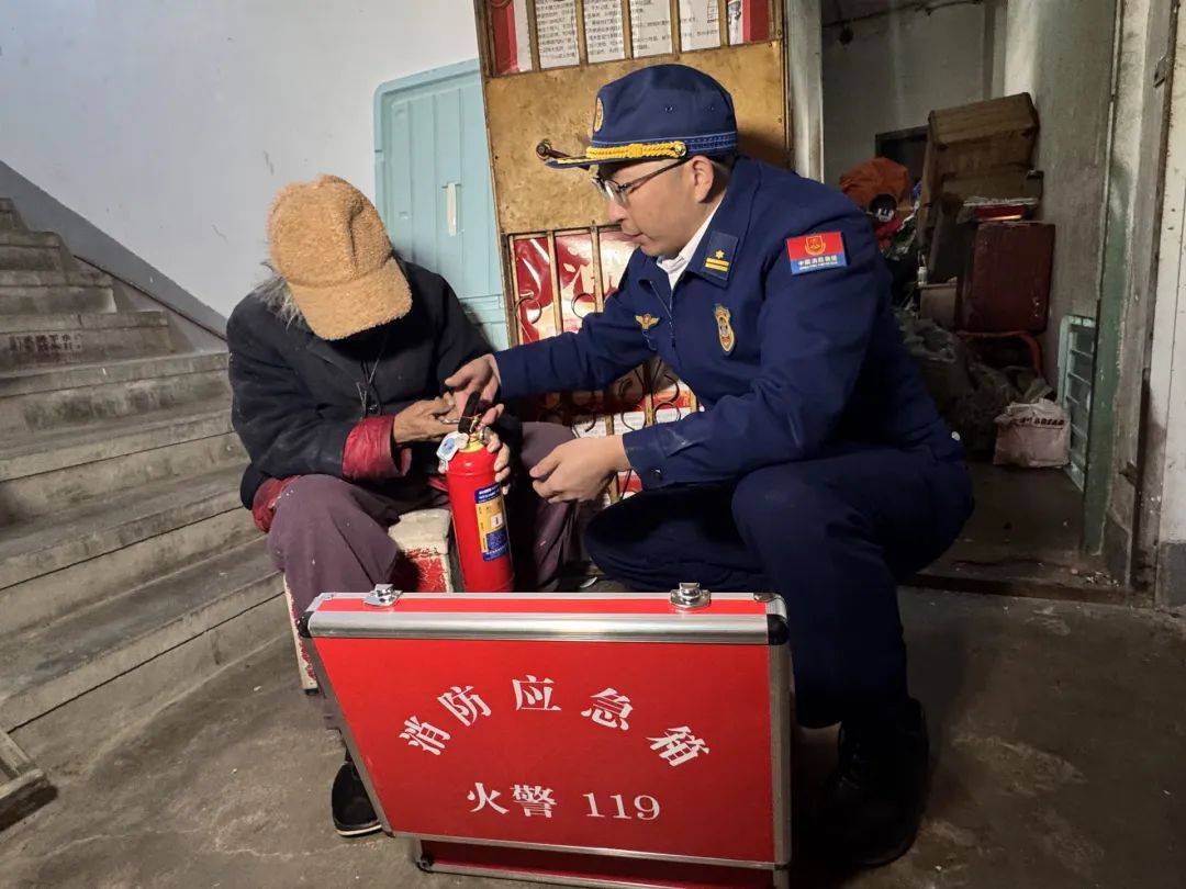 退休金超9000<strong></p>
<p>币圈风险</strong>，91岁老人家中却“垃圾成山”！原因心酸