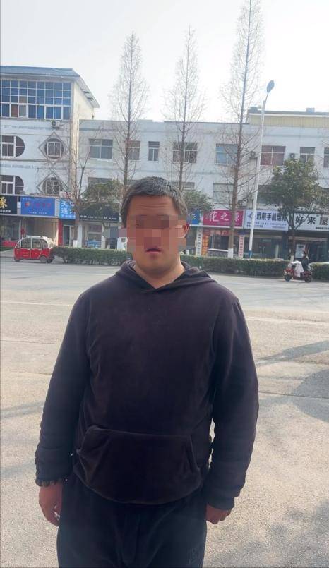 山东一单亲妈妈直播间阻止网友辱骂“唐宝”少年遭上门殴打<strong></p>
<p>搜币</strong>，警方：已受理案件，正调查