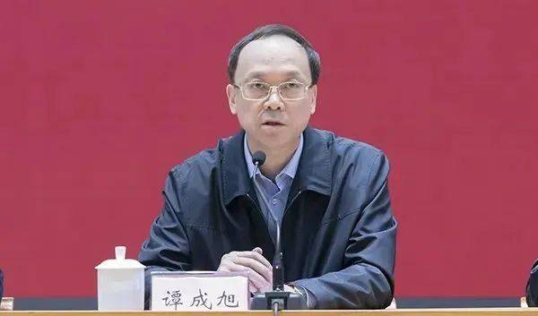 鞍钢谭成旭当选全国人大会议主席团成员<strong></p>
<p>搜币</strong>！
