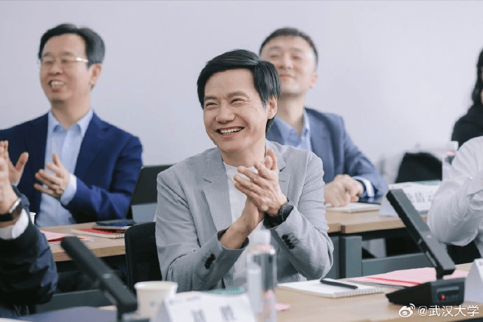雷军回应如何保持好身材：英语不好已经让母校“蒙羞”<strong></p>
<p>币橙测评</strong>，不能再形象欠佳