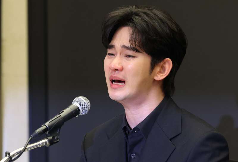 金秀贤为何在记者会上多次喝水<strong></p>
<p>三元福币</strong>，网友请DeepSeek解读