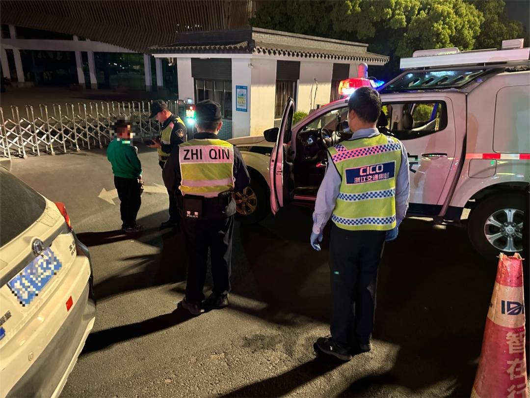 12岁男孩凌晨偷开父母车上高速<strong></p>
<p>币赛</strong>，因车技太差被发现了……
