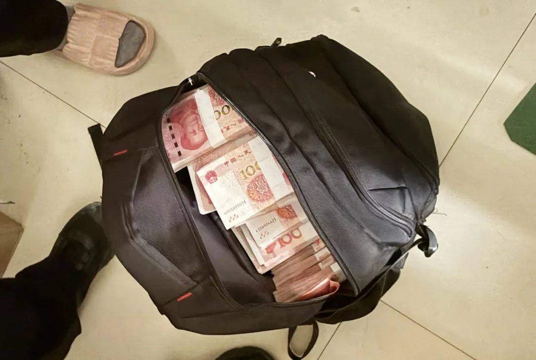 事发桂林<strong></p>
<p>坐以待币</strong>！背包里装的1000000元现金被警方紧急拦截
