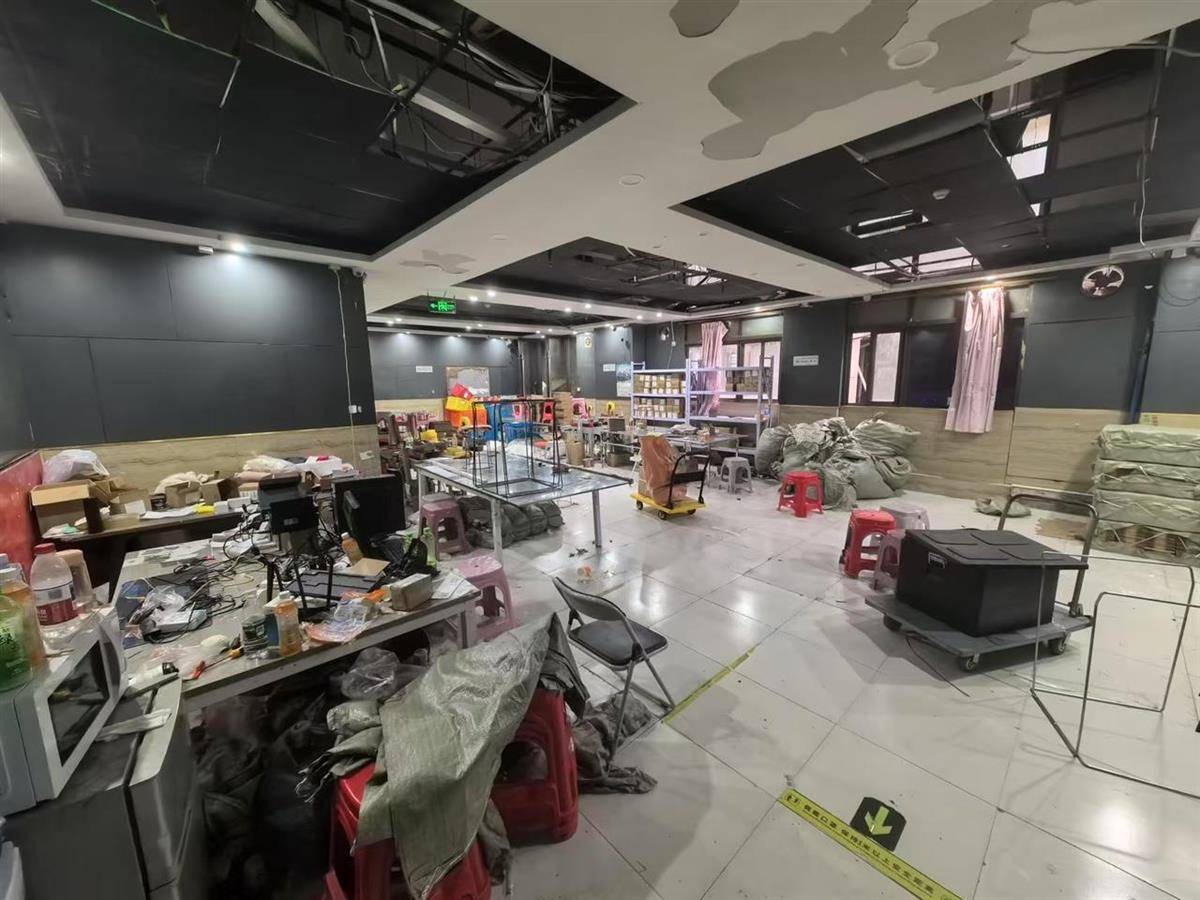 他发出的81万件快递全是电诈卡片<strong></p>
<p>坐以待币</strong>！武汉江岸警方破获特大诈骗案