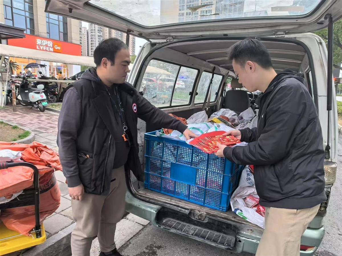 他发出的81万件快递全是电诈卡片<strong></p>
<p>坐以待币</strong>！武汉江岸警方破获特大诈骗案