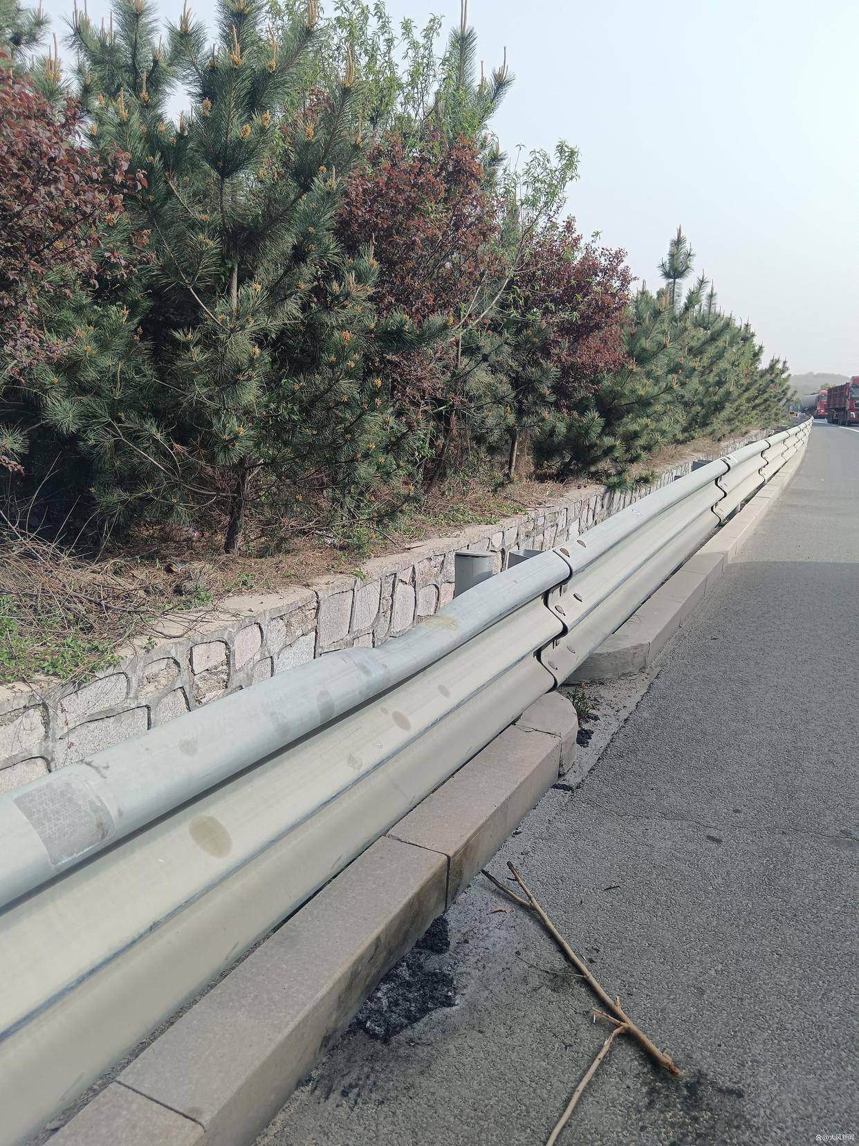 汽修店老板道路救援支千斤顶<strong></p>
<p>币源网</strong>，大货车箱体侧翻致其身亡；五莲县警方：不属车祸建议自诉