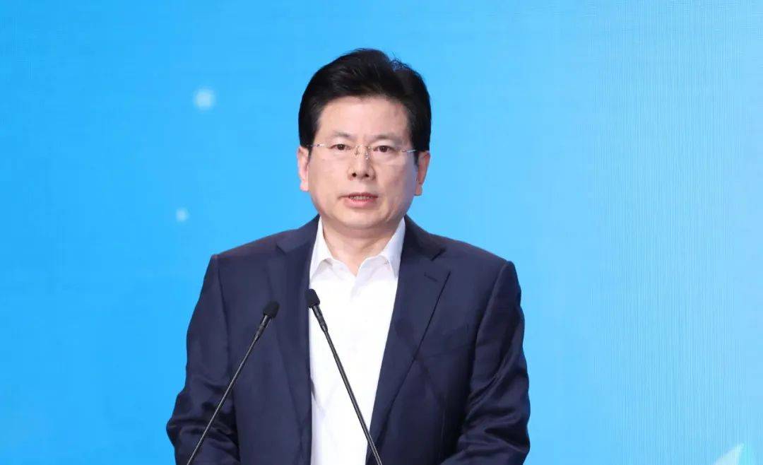 张建春<strong></p>
<p>币源网</strong>，非法收受巨额财物