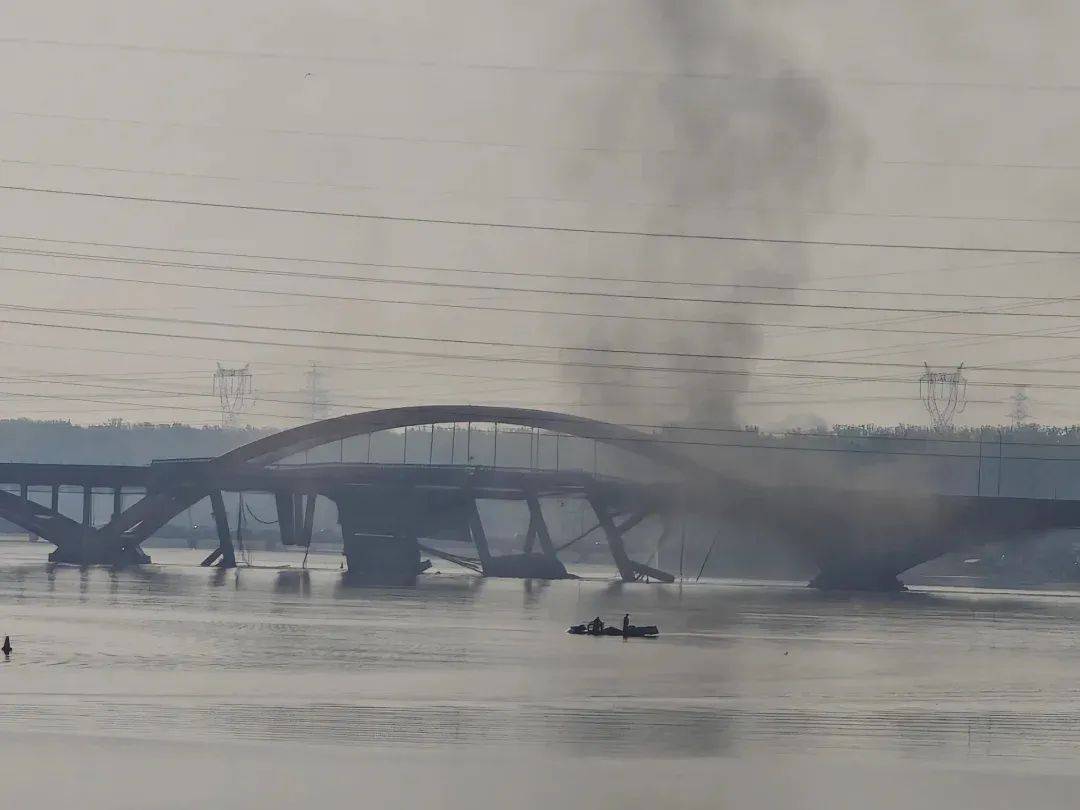 北京潮白河大桥部分路段起火坍塌<strong></p>
<p>币虎交易</strong>，官方：原因正调查